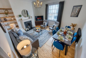 WINTER SPECIAL OFFER!! 2-BR Stunning Apt, Sleeps 6, Near Ocean Village - by Blue Puffin Stays
